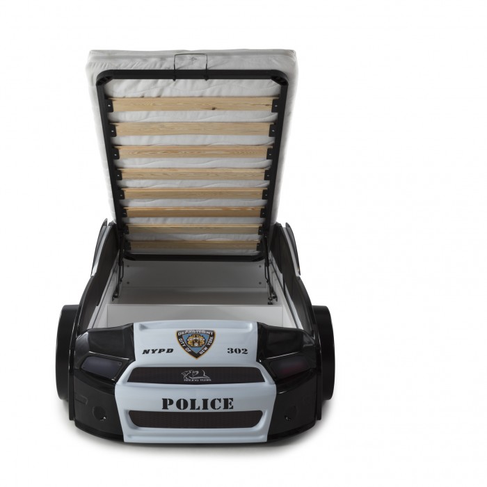 Arabalı Yatak, Kapısı Açılan Polis Arabalı Yatak